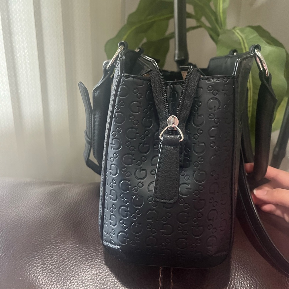 BLACK GUESS BAG 🖤 - Picture 7 of 12